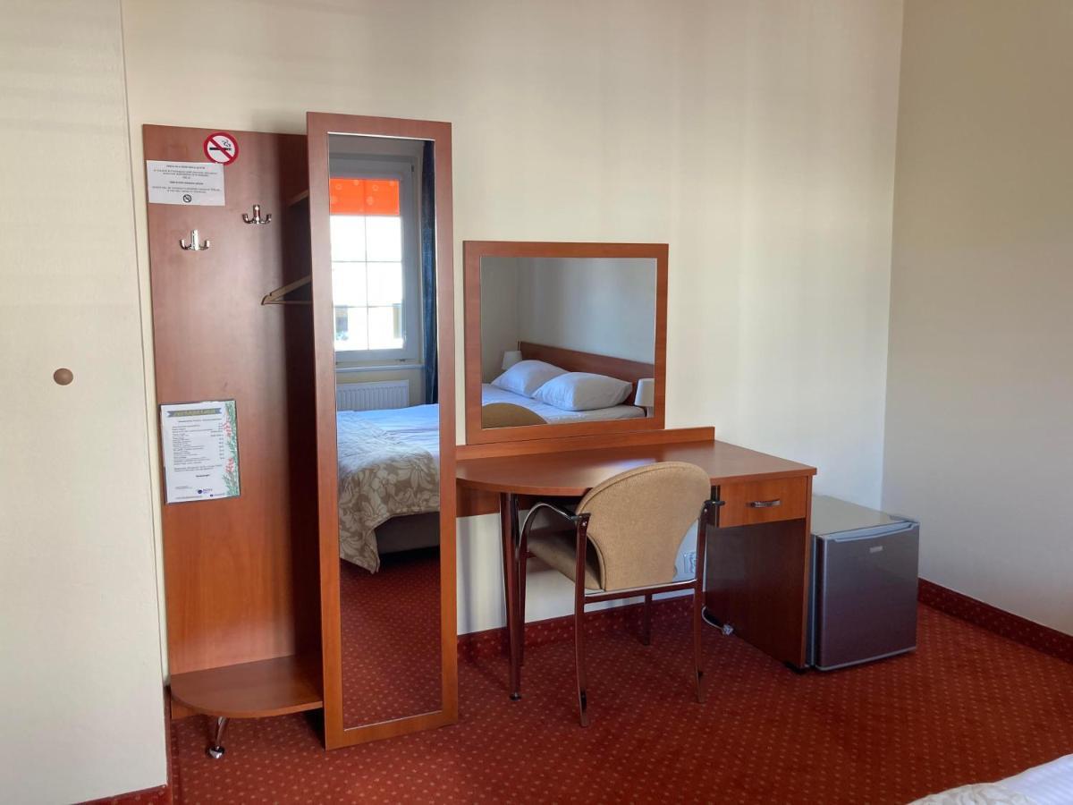 Hotel Gryf Kościerzyna Kültér fotó